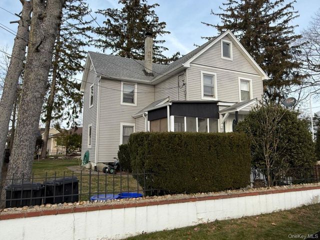 41 Stone Avenue, North Babylon, NY 11703