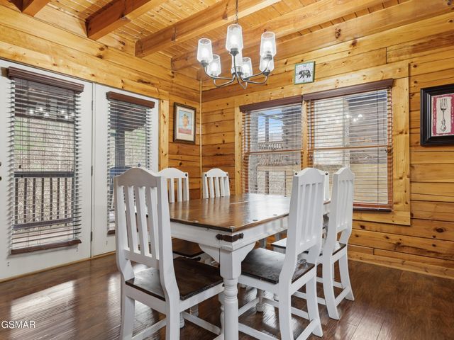 620 Chickasaw Gap Way, Pigeon Forge, TN 37863