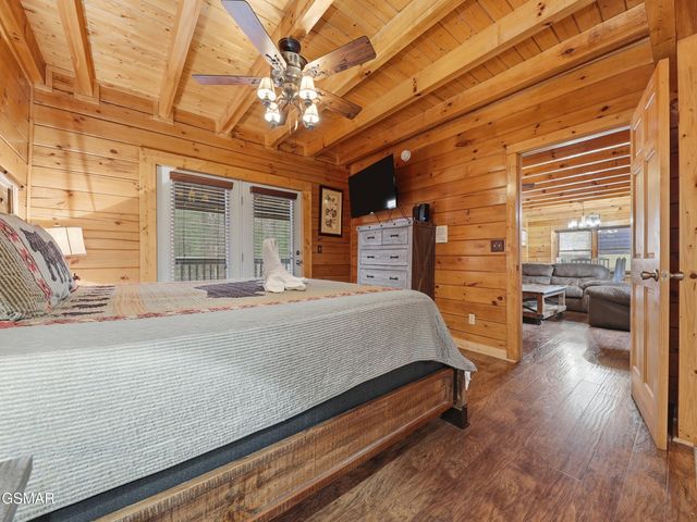 620 Chickasaw Gap Way, Pigeon Forge, TN 37863