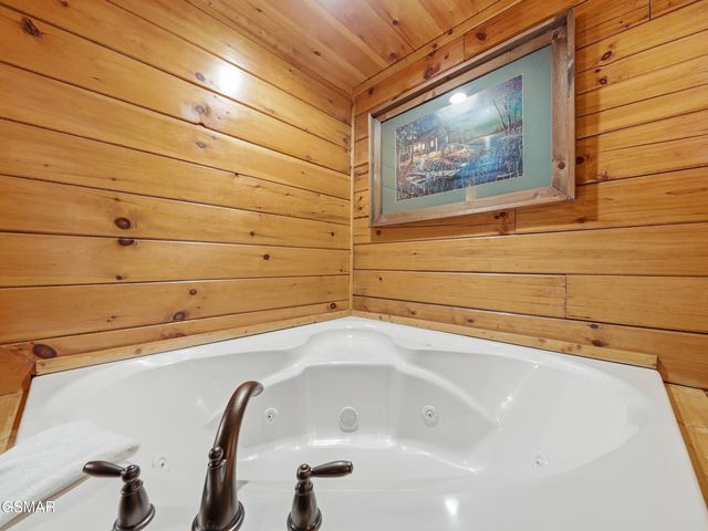 620 Chickasaw Gap Way, Pigeon Forge, TN 37863