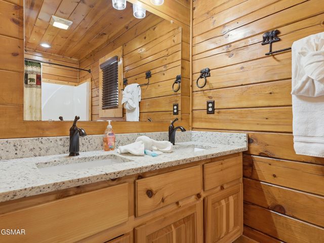 620 Chickasaw Gap Way, Pigeon Forge, TN 37863