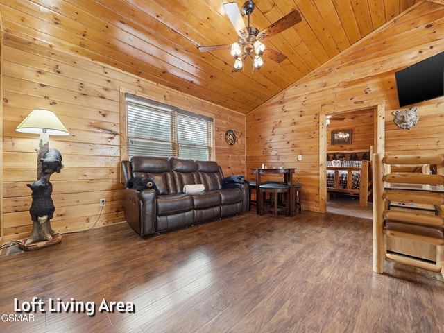 620 Chickasaw Gap Way, Pigeon Forge, TN 37863