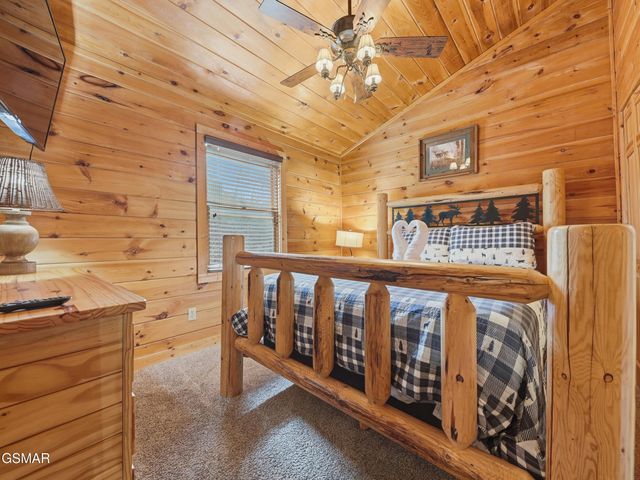 620 Chickasaw Gap Way, Pigeon Forge, TN 37863