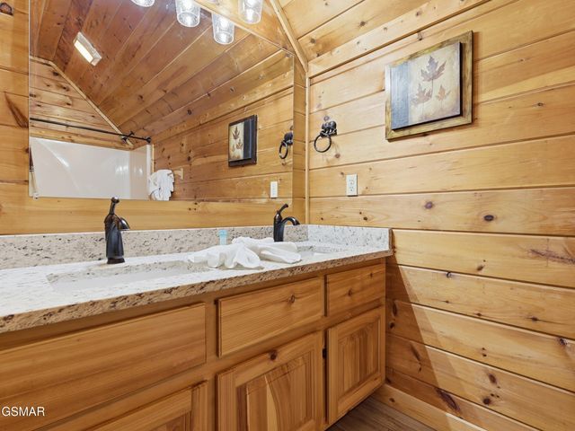 620 Chickasaw Gap Way, Pigeon Forge, TN 37863