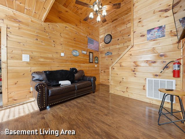 620 Chickasaw Gap Way, Pigeon Forge, TN 37863