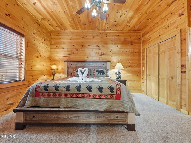 620 Chickasaw Gap Way, Pigeon Forge, TN 37863