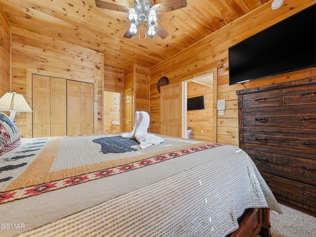 620 Chickasaw Gap Way, Pigeon Forge, TN 37863