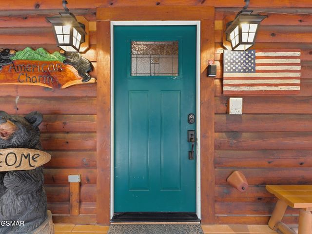 620 Chickasaw Gap Way, Pigeon Forge, TN 37863