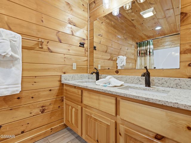 620 Chickasaw Gap Way, Pigeon Forge, TN 37863