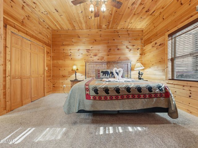 620 Chickasaw Gap Way, Pigeon Forge, TN 37863