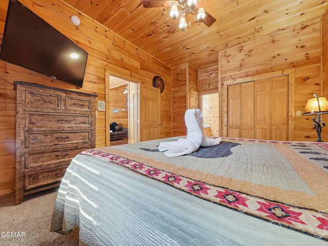 620 Chickasaw Gap Way, Pigeon Forge, TN 37863