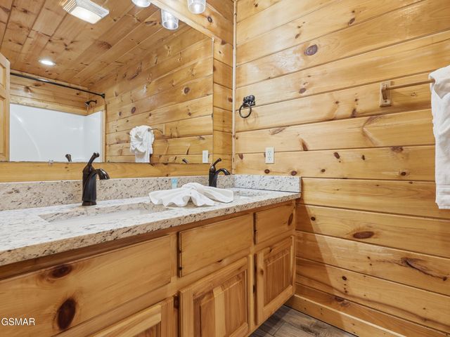 620 Chickasaw Gap Way, Pigeon Forge, TN 37863