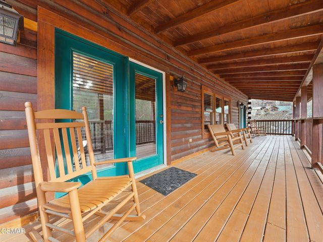 620 Chickasaw Gap Way, Pigeon Forge, TN 37863