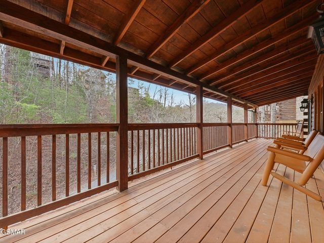 620 Chickasaw Gap Way, Pigeon Forge, TN 37863
