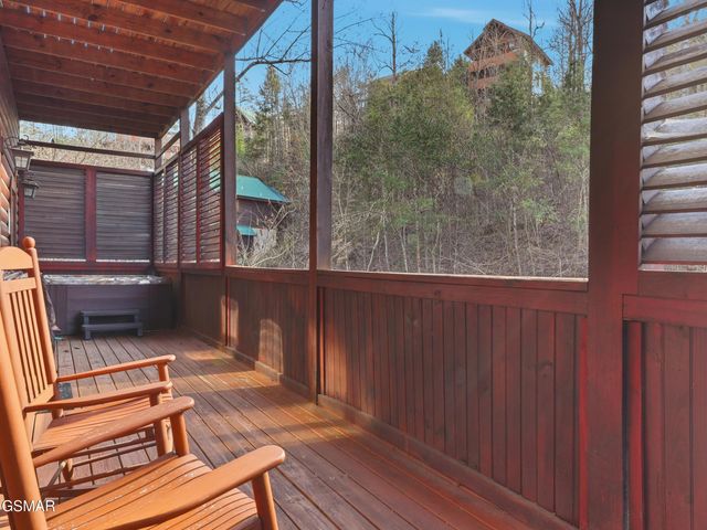 620 Chickasaw Gap Way, Pigeon Forge, TN 37863