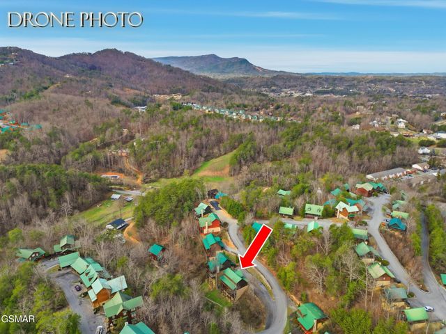 620 Chickasaw Gap Way, Pigeon Forge, TN 37863