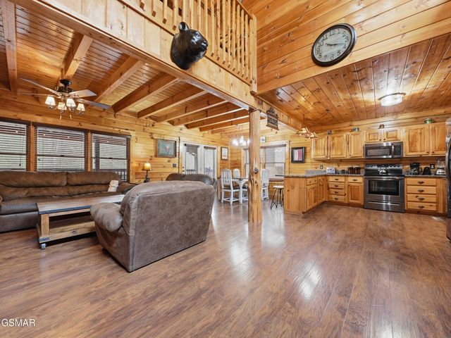 620 Chickasaw Gap Way, Pigeon Forge, TN 37863