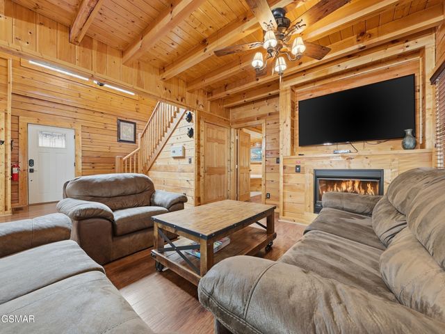 620 Chickasaw Gap Way, Pigeon Forge, TN 37863