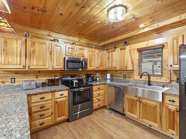 620 Chickasaw Gap Way, Pigeon Forge, TN 37863