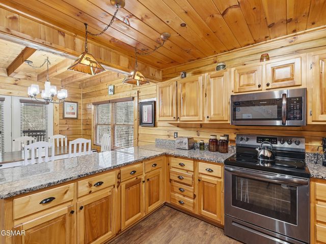 620 Chickasaw Gap Way, Pigeon Forge, TN 37863