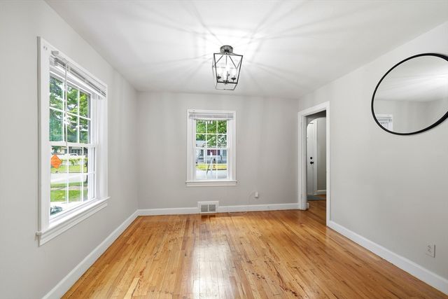 15 Lucerne Road, Springfield, MA 01119