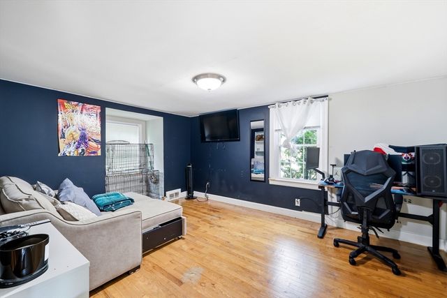 15 Lucerne Road, Springfield, MA 01119