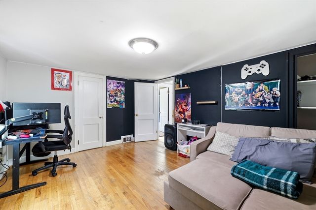 15 Lucerne Road, Springfield, MA 01119