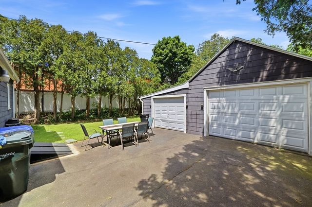15 Lucerne Road, Springfield, MA 01119