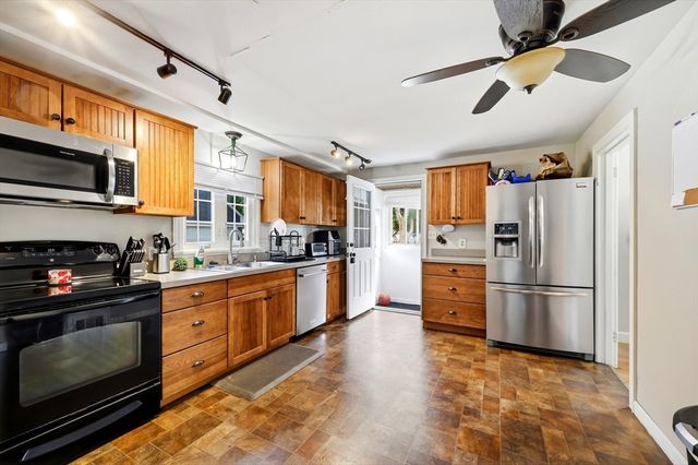 15 Lucerne Road, Springfield, MA 01119