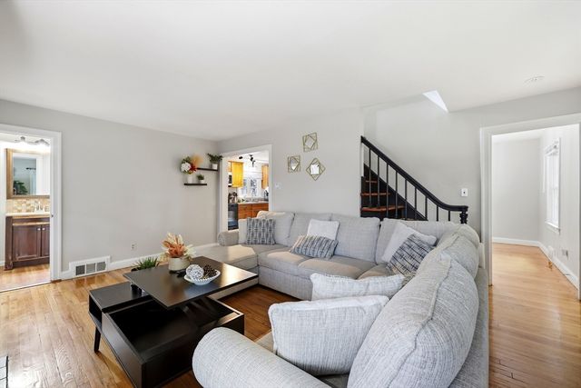 15 Lucerne Road, Springfield, MA 01119