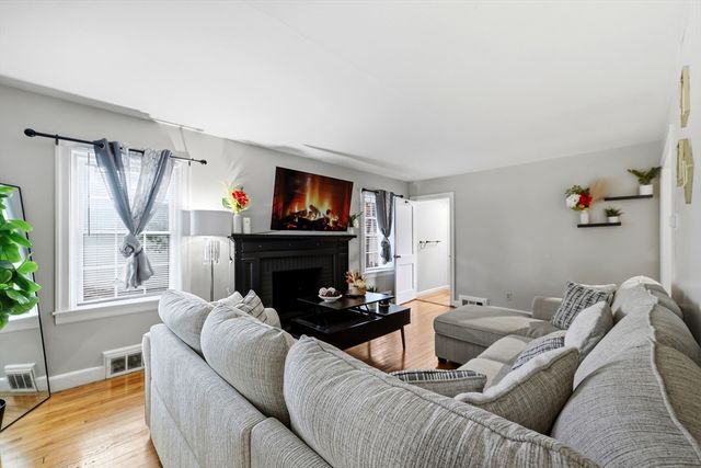 15 Lucerne Road, Springfield, MA 01119
