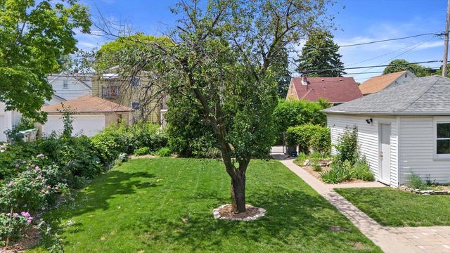447 S 72nd STREET, Milwaukee, WI 53214