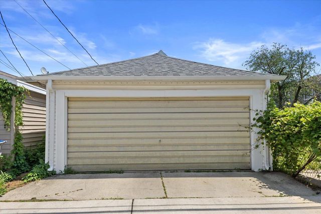 447 S 72nd STREET, Milwaukee, WI 53214