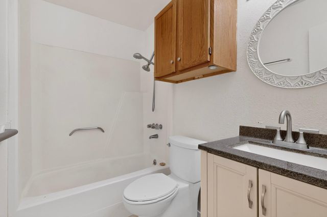 84 Shady Bluff DR, Wimberley, TX 78676
