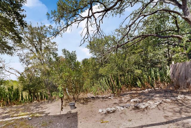 84 Shady Bluff DR, Wimberley, TX 78676