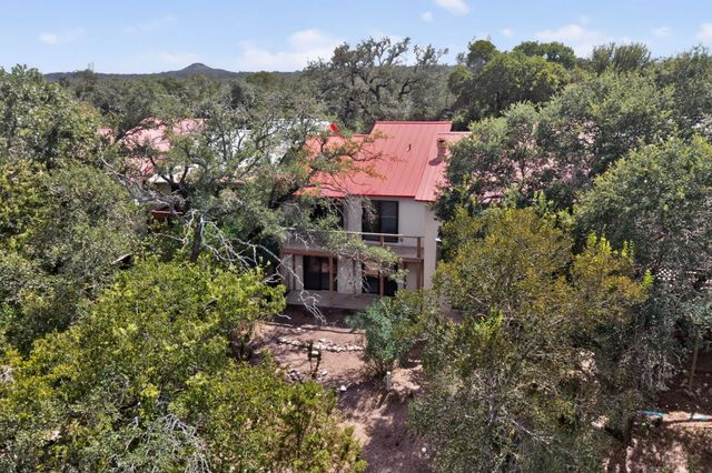 84 Shady Bluff DR, Wimberley, TX 78676
