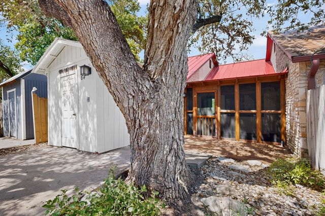 84 Shady Bluff DR, Wimberley, TX 78676