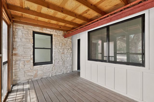 84 Shady Bluff DR, Wimberley, TX 78676
