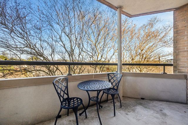 5200 Weslayan Street 302, Houston, TX 77005