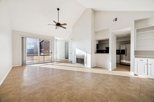 5200 Weslayan Street 302, Houston, TX 77005