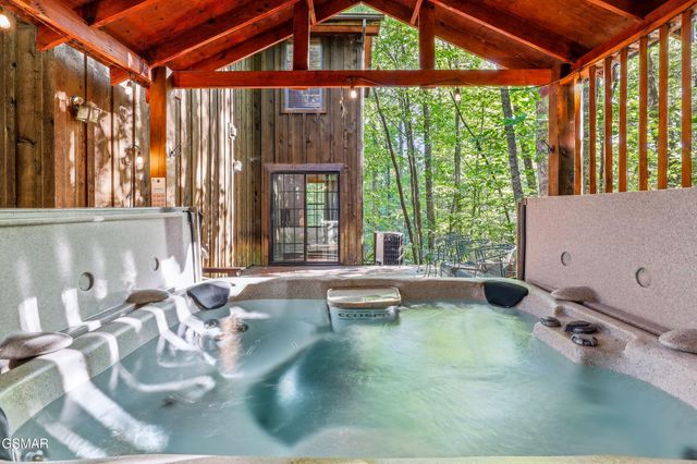 507 Eagle Trail, Gatlinburg, TN 37738