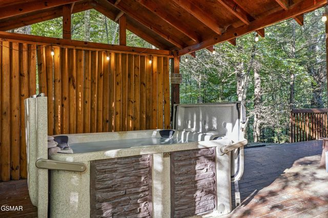 507 Eagle Trail, Gatlinburg, TN 37738