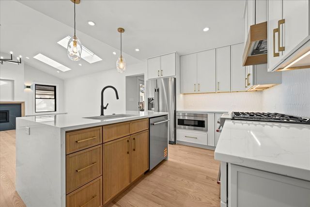 1207 Hoffman Avenue, Park Ridge, IL 60068