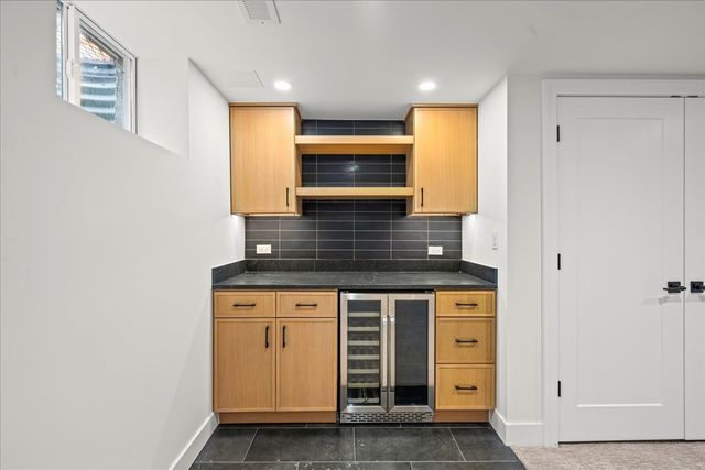 1207 Hoffman Avenue, Park Ridge, IL 60068