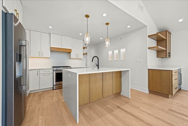 1207 Hoffman Avenue, Park Ridge, IL 60068