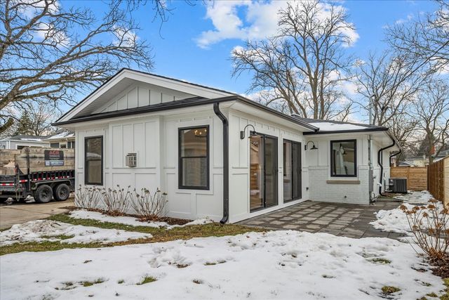 1207 Hoffman Avenue, Park Ridge, IL 60068