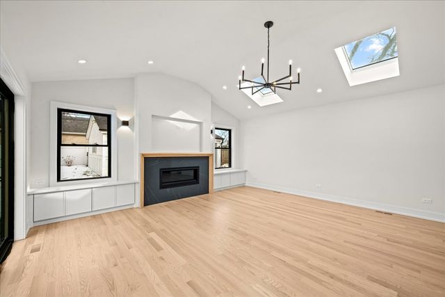 1207 Hoffman Avenue, Park Ridge, IL 60068