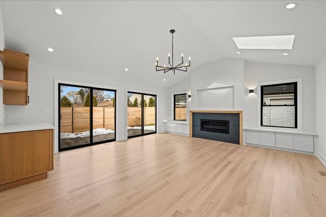 1207 Hoffman Avenue, Park Ridge, IL 60068