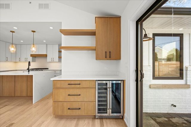 1207 Hoffman Avenue, Park Ridge, IL 60068