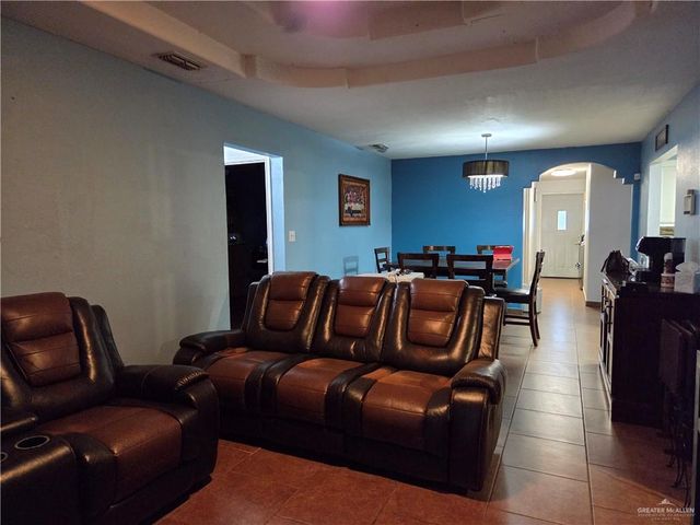 811 W Falcon Avenue, Pharr, TX 78577